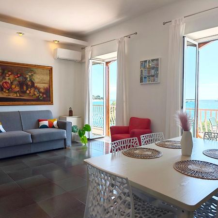 גיארדיני נאקסוס Super Panorama & Astonishing Apartment Seaview מראה חיצוני תמונה
