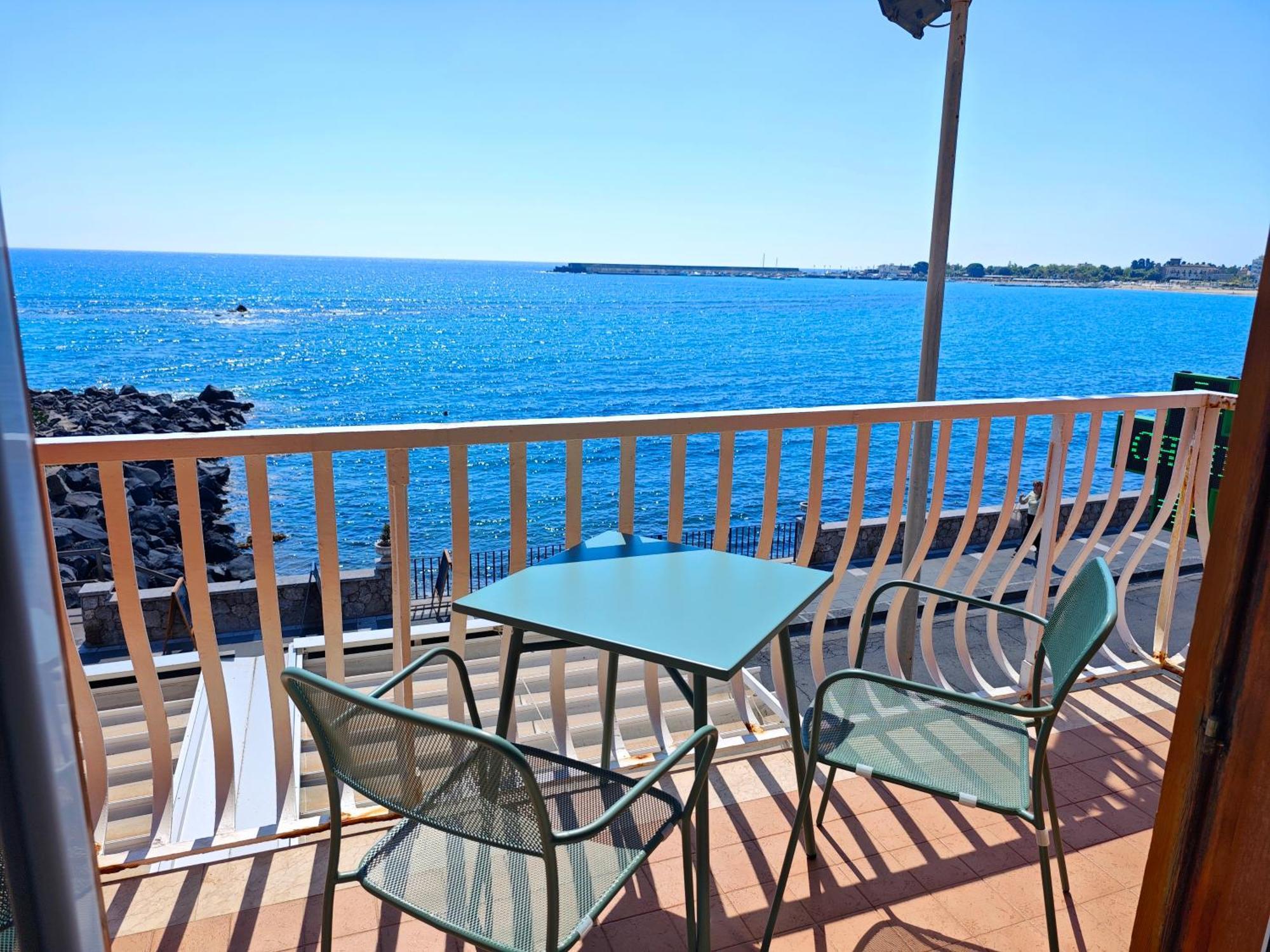 גיארדיני נאקסוס Super Panorama & Astonishing Apartment Seaview מראה חיצוני תמונה