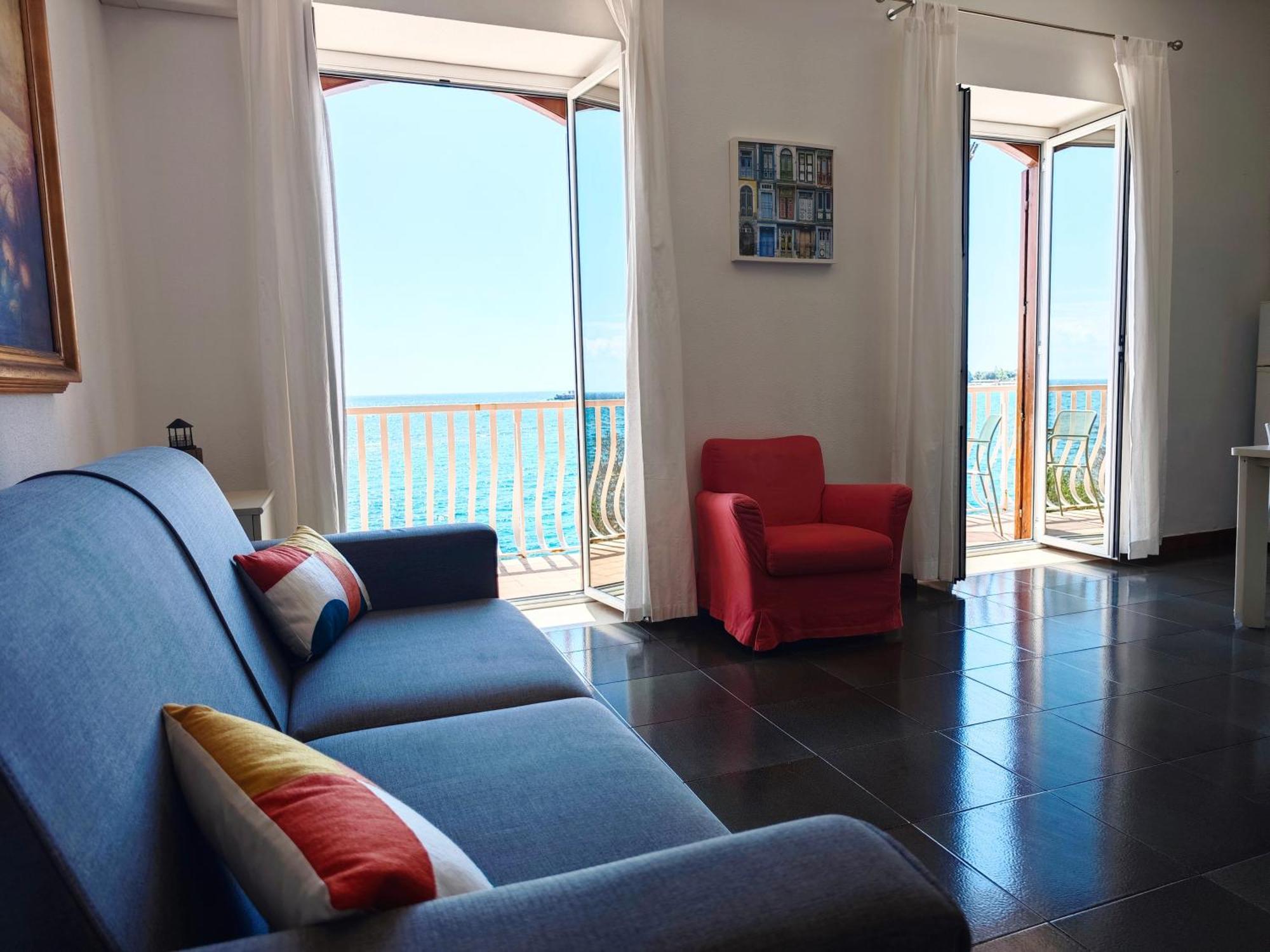 גיארדיני נאקסוס Super Panorama & Astonishing Apartment Seaview מראה חיצוני תמונה