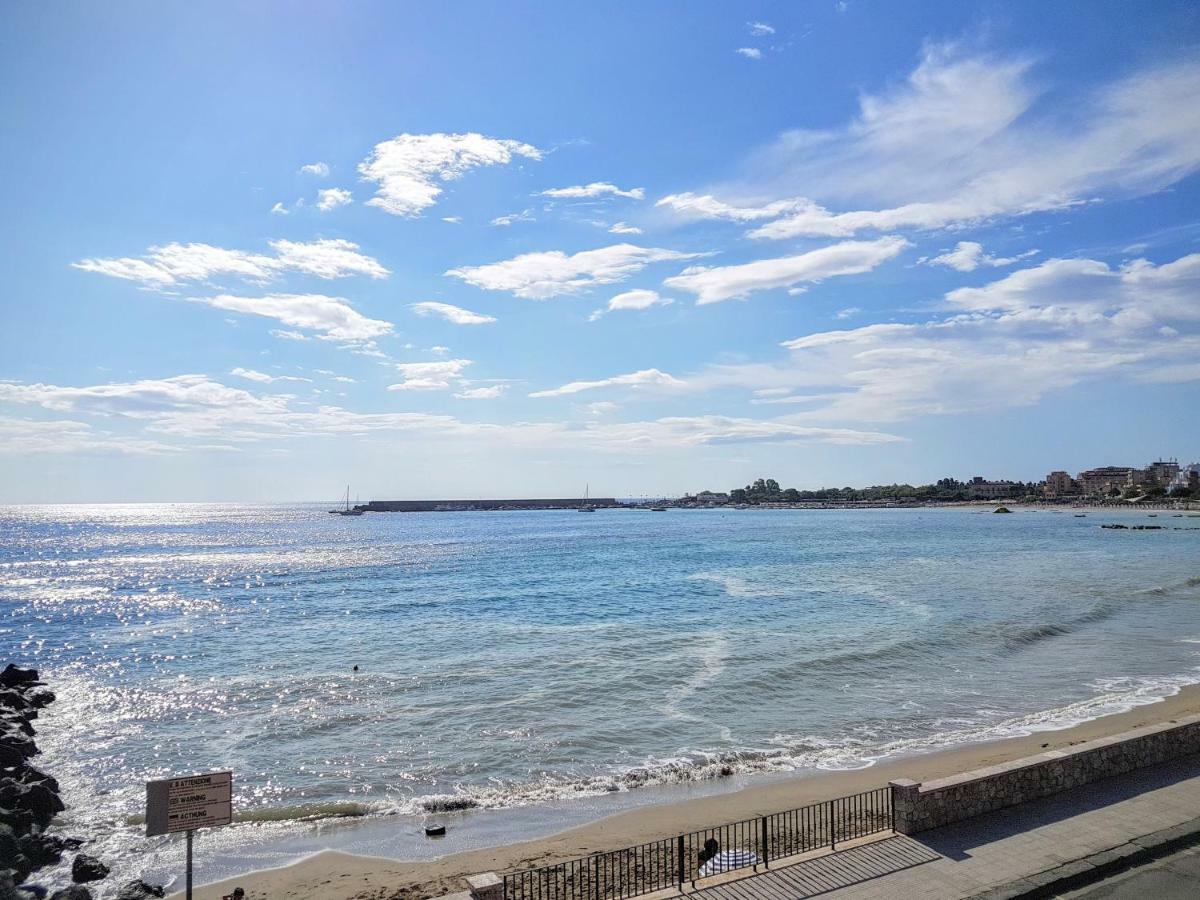 גיארדיני נאקסוס Super Panorama & Astonishing Apartment Seaview מראה חיצוני תמונה