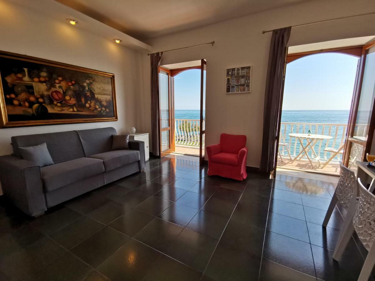 גיארדיני נאקסוס Super Panorama & Astonishing Apartment Seaview מראה חיצוני תמונה